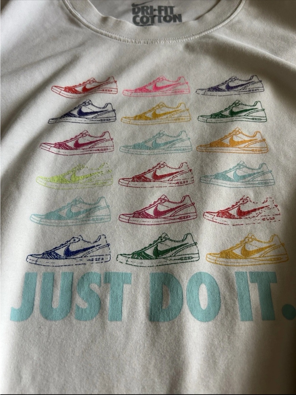 Nike Dri-Fit Women’s White Cotton Graphic Color Sneaker Logo Tee Crew Neck Large